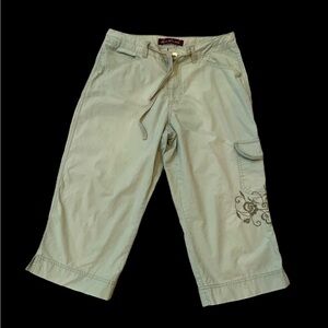 Gloria Vanderbilt Women’s Mint Green  Embroidered Capri Pants Size 12